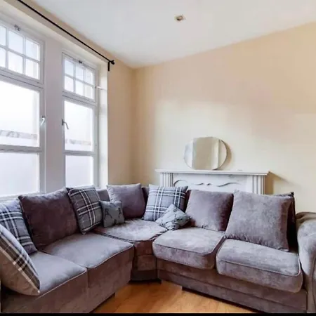 Bond Street Family Apartment